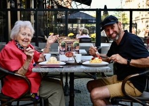 Genieten op het terras van Désiré de Lille op de Suikerrui in Antwerpenfoto © LekkerAntwerpen.be 2024